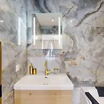 TBS 204 - Prestigious suite near Champs-Élysées